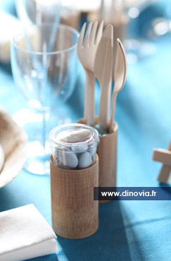 Déco bois et bleu pour une table de mariage